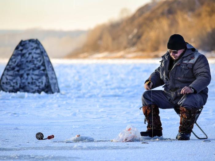 Где клюёт? Уральские рыбаки рассказали о первом зимнем льде и больших уловах | Рыбаки поделились свежими отчётами о зимней рыбалке на водоёмах Урала