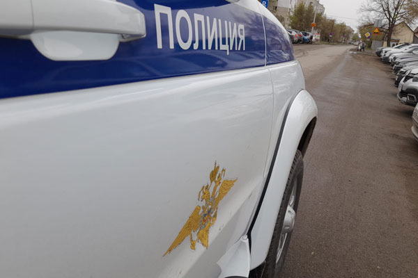 В Челябинске сбросили из окна петарду на мать с младенцем