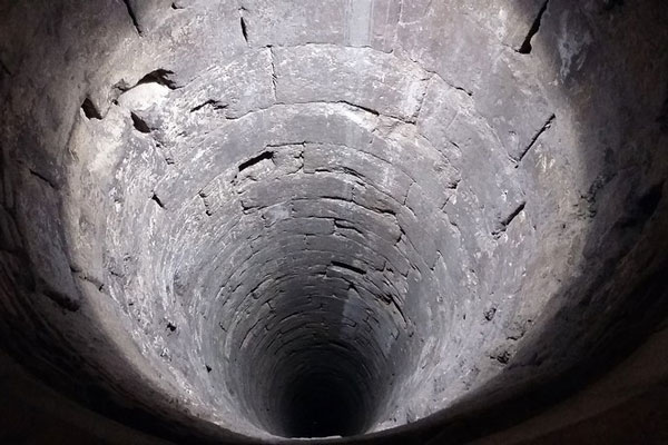 Многодетная семья пожаловалась Текслеру на затопление канализационными стоками
