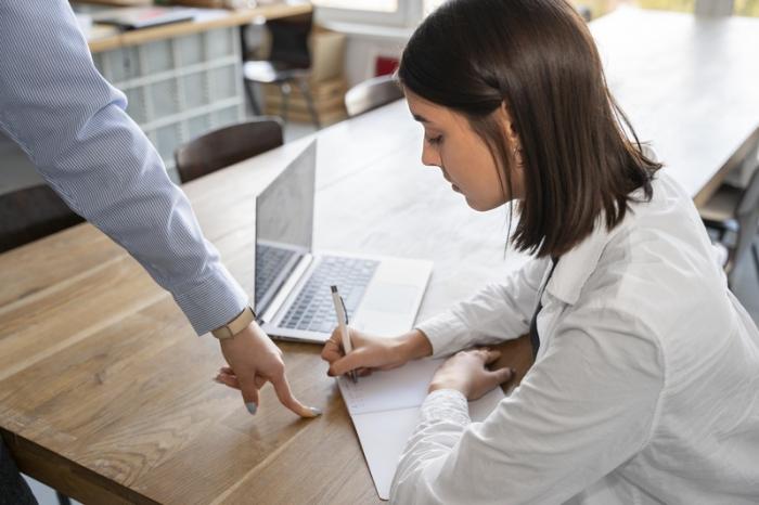 Бывших коллег с работой просит помочь каждый пятый россиянин: исследование