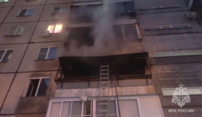 В Челябинске ночью пожар нарушил сон 25 жильцов 