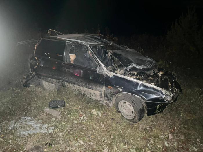 В Челябинской области на трассе опрокинулась машина, водитель погиб
