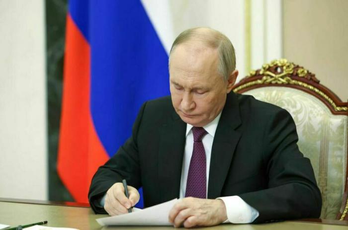 Путин пообещал разобраться с недостроенным спорткомплексом под Челябинском